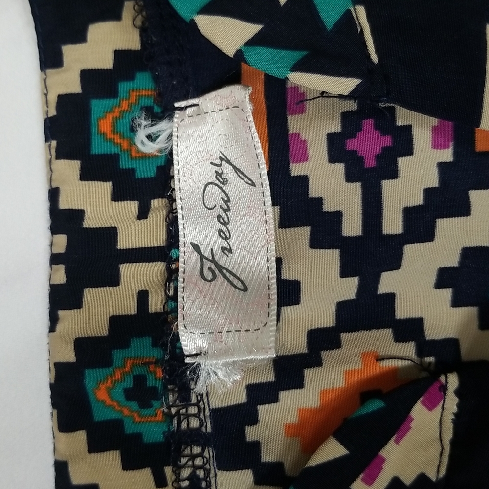 Freeway Aztec Tunic Top - Picture 4 of 8